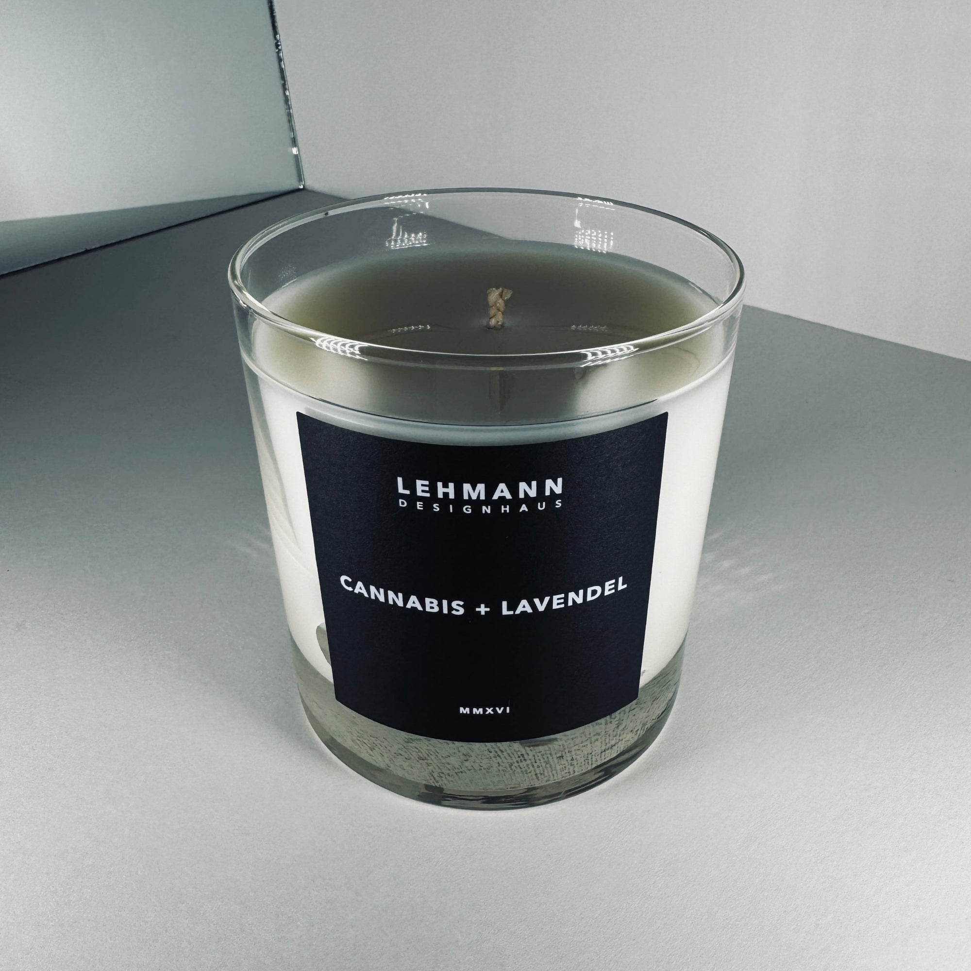 Cannabis + Lavendel 227g Candle